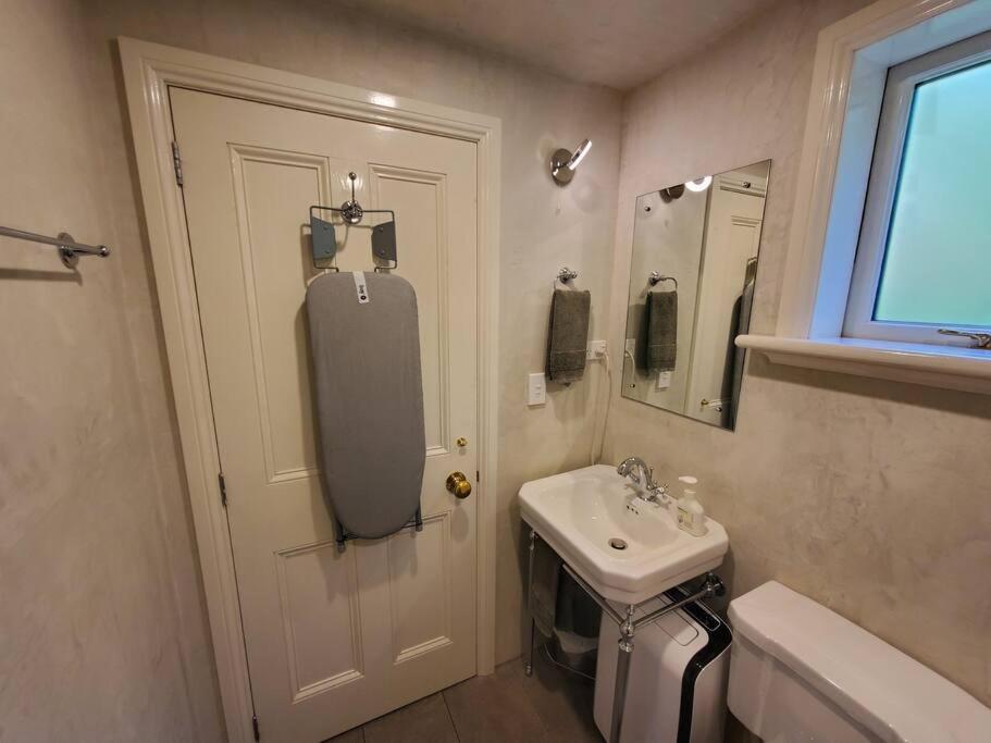 Tiny House In The Sky Hotel Dunedin Exterior photo